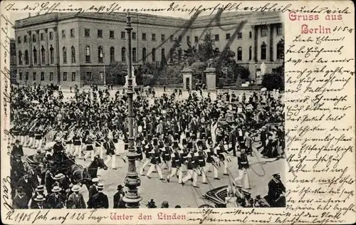 Ak Berlin Mitte, Unter den Linden, Parade, Uniformen