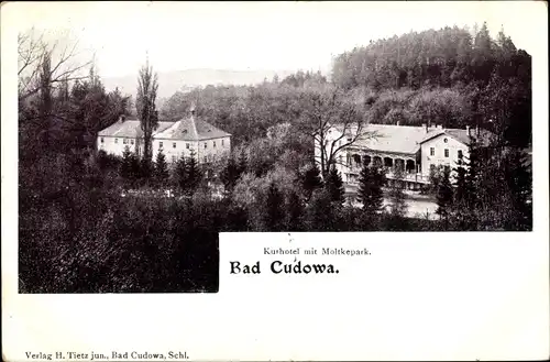 Ak Bad Kudowa in Schlesien, Kurhotel mit Moltkepark