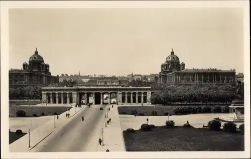 Ak Wien 1 Innere Stadt, Äußeres Burgtor mit Staatsmuseum