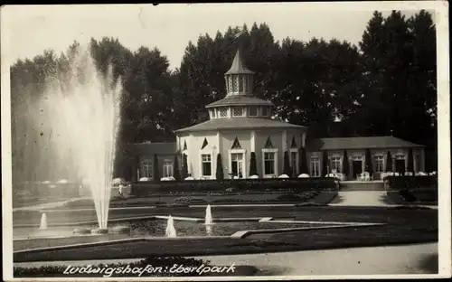 Foto Ak Ludwigshafen am Rhein, Ebertpark, Wasserfontäne