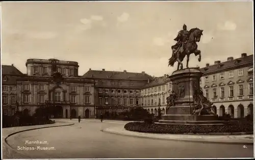 Ak Mannheim in Baden, Schloss-Museum, Kaiser Wilhelm Denkmal