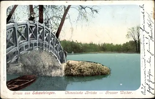 Ak Schwetzingen in Baden, chinesische Brücke, großer Weiher, Boot