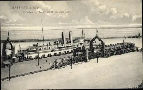 Ak Sassnitz auf Rügen, Fährhafen mit Trajektschiff Deutschland