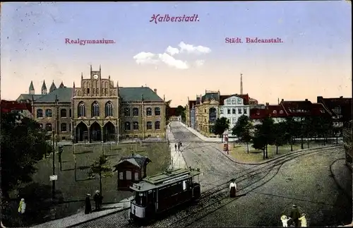 Ak Halberstadt am Harz, Realgymnasium, Städtische Badeanstalt, Straßenbahn