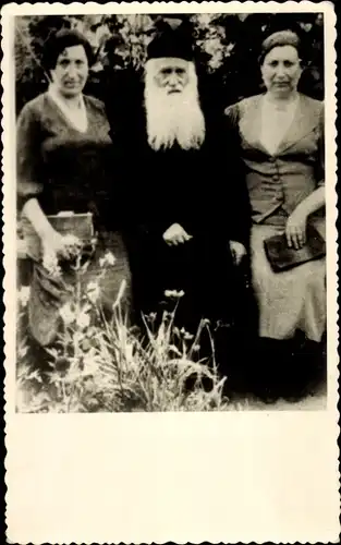 Judaika Foto Ak Rabbiner und zwei Frauen