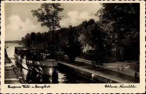 Ak Neuruppin in Brandenburg, Schleuse Neumühle, Salondampfer