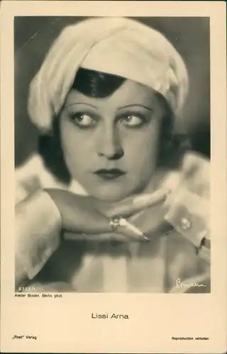 Ak Schauspielerin Lissi Arna, Portrait, Kappe