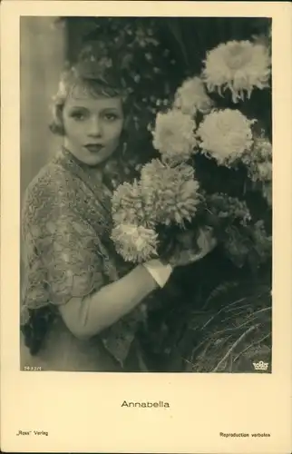 Ak Schauspielerin Annabella, Portrait, Blumen