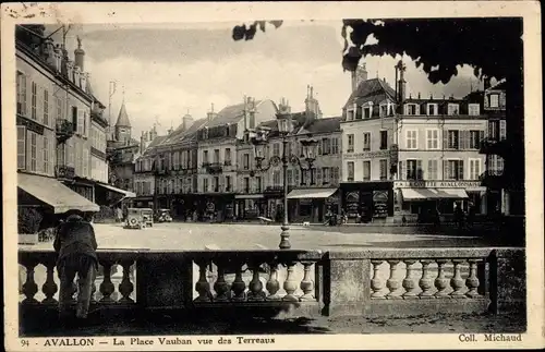 Ak Avallon Yonne, Place Vauban von Terreaux aus gesehen