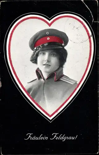 Passepartout Ak Fräulein Feldgrau, Frau in Uniform, Herz
