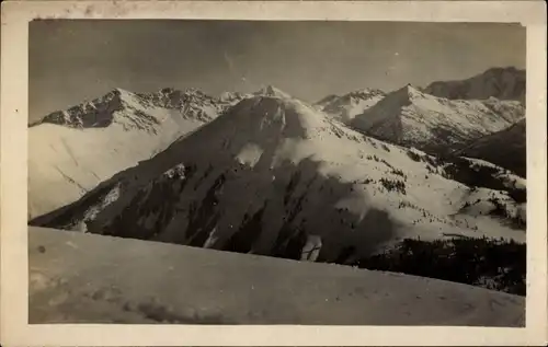 Foto Ak Österreich, Alpenlandschaft, Gebirge, Gipfel, Winter