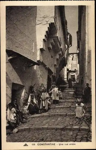 Ak Constantine Algerien, Blick in die Gasse, Anwohner