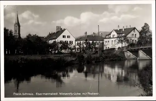 Ak Ebermannstadt in Oberfranken, Wiesentbrücke mit Postamt