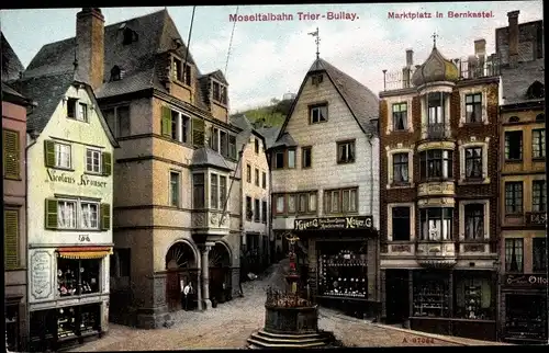 Ak Bernkastel Kues an der Mosel, Marktplatz, Handlung, Nikolaus Kronser, Brunnen