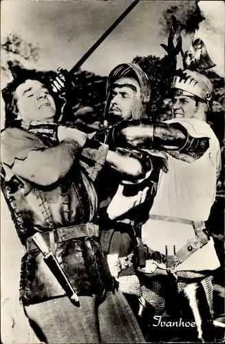 Ak Schauspieler Roger Moore, Kampfszene Ritter, Film Ivanhoe