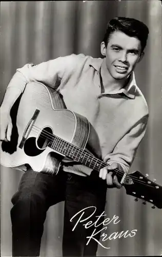 Ak Schauspieler und Sänger Peter Kraus, Portrait mit Gitarre