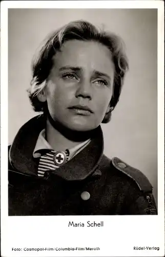 Ak Schauspielerin Maria Schell, Portrait, Uniform, Orden, Szene Die letzte Brücke