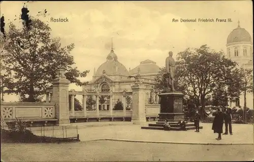 Ak Hansestadt Rostock, Am Denkmal Friedrich Franz III.