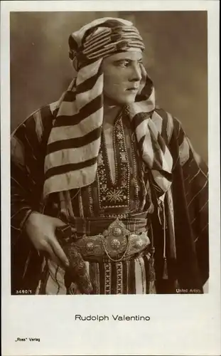 Ak Schauspieler Rudolph Valentino, Portrait als Araber