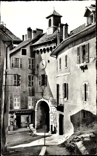 Ak Annecy Haute Savoie, Die Altstadt, Die kleine Uhr