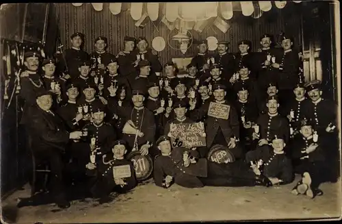 Foto Ak Hanau am Main, Soldaten in Uniform, Reservisten, Gruppenbild