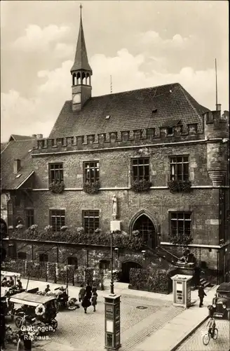 Ak Göttingen in Niedersachsen, Rathaus, Autos, Fahrrad, Personen