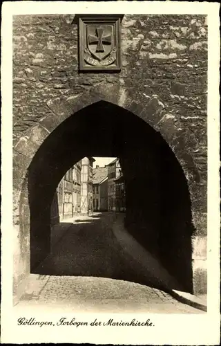 Ak Göttingen in Niedersachsen, Torbogen der Marienkirche