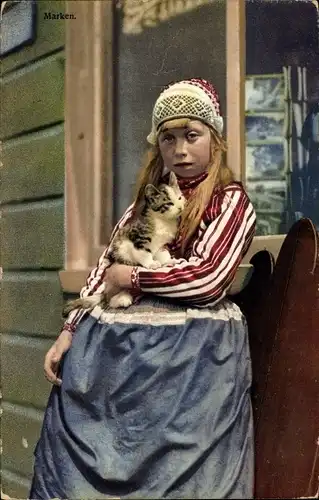 Ak Marken Nordholland Niederlande, Mädchen in Tracht, Katze