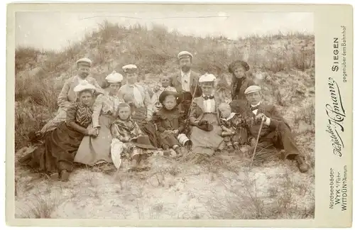 Kabinett Foto Insel Amrum in Nordfriesland, Gruppenaufnahme in den Dünen