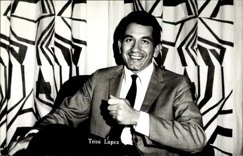 Ak Sänger Trini Lopez, Portrait, Anzug, Krawatte