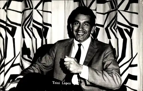 Ak Sänger Trini Lopez, Portrait, Anzug, Krawatte