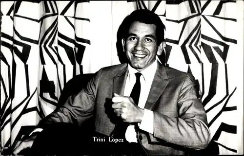 Ak Sänger Trini Lopez, Portrait, Anzug, Krawatte