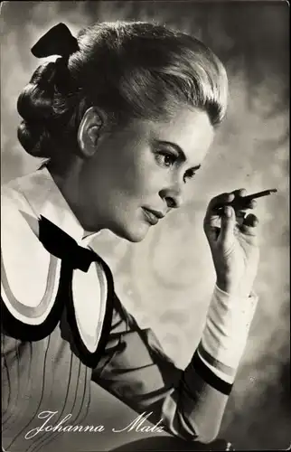 Ak Schauspielerin Johanna Matz, Zigarette