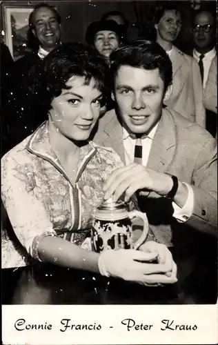 Ak Schauspielerin Connie Francis, Schauspieler Peter Kraus, Portrait, Krug