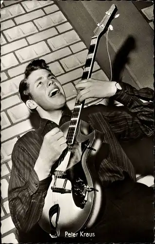 Ak Schauspieler Peter Kraus, Portrait, Gitarre