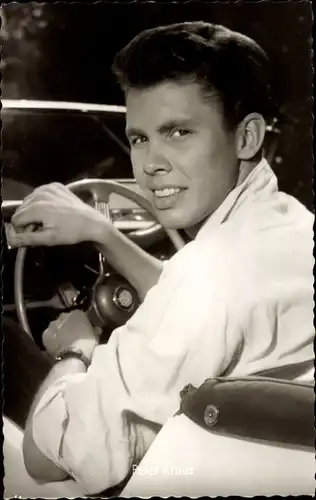 Ak Schauspieler und Sänger Peter Kraus, Portrait im Auto