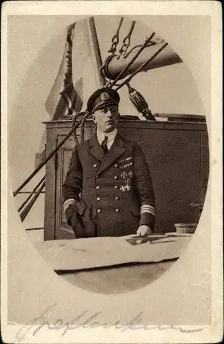 Ak Korvettenkapitän Felix Graf von Luckner, Portrait in Uniform