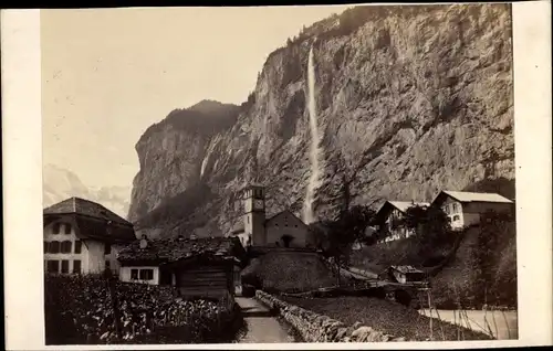 Foto Lauterbrunnen Kt. Bern Schweiz, Staubbachfall, Kirche, 1868
