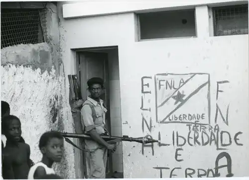 Foto Luanda Angola, Unabhängigkeit, Juli 1975, MPLA Truppen, FNLA Hauptquartier
