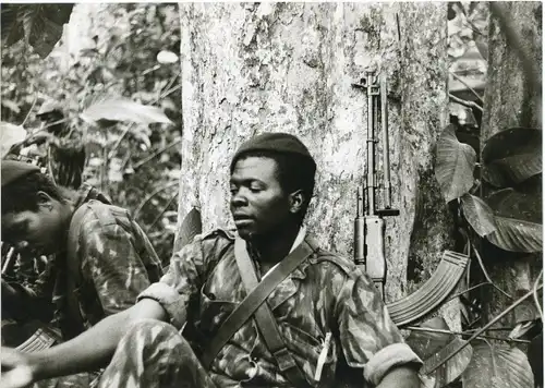 Foto Cabinda Angola, Mayombe Wald, MPLA Kämpfer