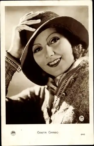 Ak Schauspielerin Greta Garbo, Portrait, Ross 5716/5, MGM