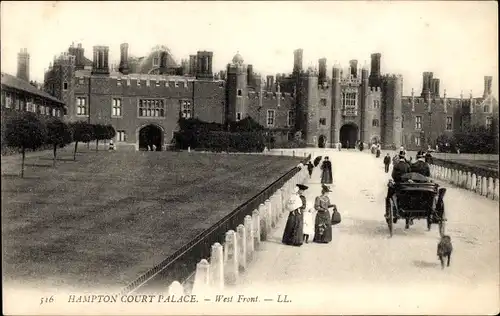 AK Richmond upon Thames London England, Hampton Court Palace, Westfassade