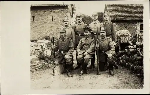 Foto Ak Deutsche Soldaten in Uniformen, Jäger, Gruppenaufnahme