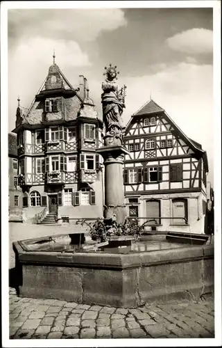 Ak Heppenheim an der Bergstraße, Liebigapotheke, Marktbrunnen, Fachwerkhäuser