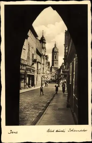 Ak Jena in Thüringen, Blick durchs Johannistor, Kirchturm