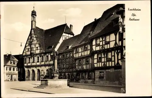 Ak Forchheim Oberfranken, Rathaus, Rathausplatz mit Brunnen