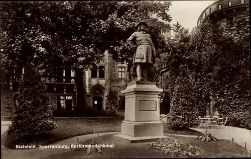 Ak Bielefeld in Nordrhein Westfalen, Sparrenburg, Kurfürstendenkmal, Friedrich Schaper