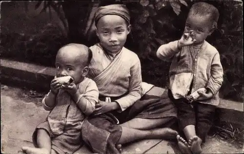 Ak Vietnam, Petits indochinois mangeant leur mais, Kinder beim Essen
