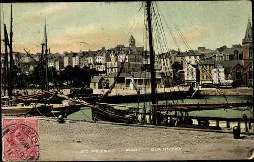 Ak St. Peter Port Guernsey Kanalinseln, Hafenpartie in der Stadt, Kirche