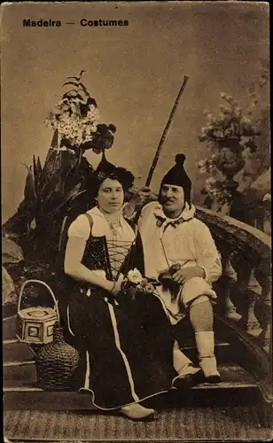 Ak Insel Madeira Portugal, Paar in Tracht, Portrait